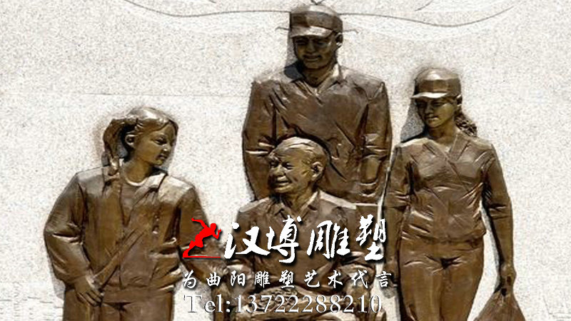 帮助残疾老人雕像,铸铜人物雕像,玻璃钢仿铜雕雕塑