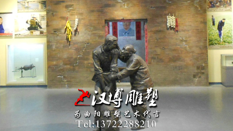 帮助老人雕像,玻璃钢雕塑,雕塑制作厂家
