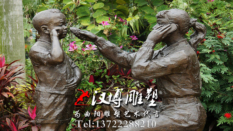 志愿者帮小孩找妈妈雕像,人物雕像,玻璃钢雕塑