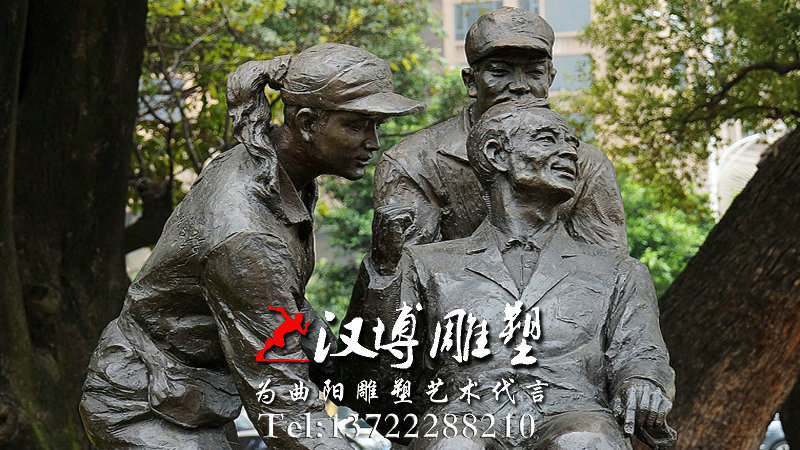 玻璃钢雕塑,志愿者帮助残疾人游玩,园林景观雕像